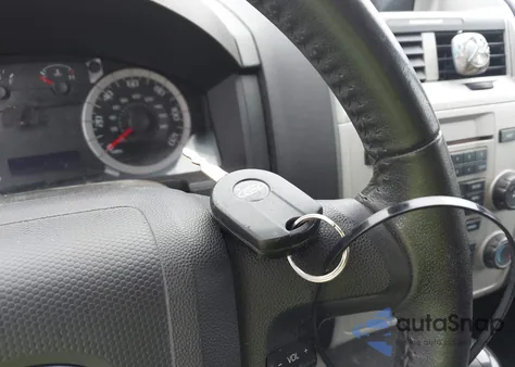 2010 Ford Escape Xlt z USA, uszkodzony, nr VIN 1FMCU9DG8AKC65375